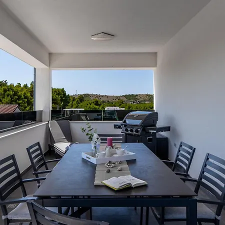 Diamond *