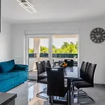 Diamond Apartment Vir